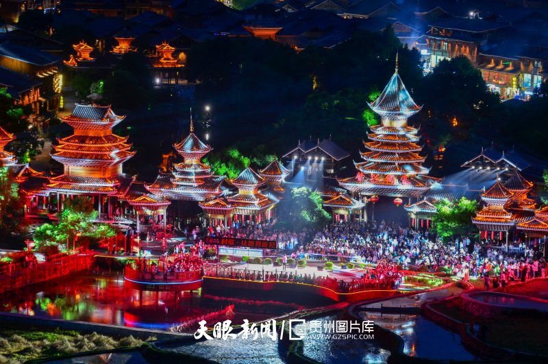 2025年5月1日，侗族群眾在黎平縣肇興侗寨為游客演唱侗族大歌。盧忠南 攝.jpg